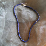 Art.-Nr. 716 Lapis Lazuli Linsen Ø 3-4mm, Hohlringe, Knebelverschluss aus 925 Sterling Silber, 69,00€