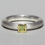 Art.-Nr. Ca-RS1601P Silberring teilvergoldet mit Peridot | Strack smal, 3x3mm fac, 79,50€