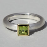 Art.-Nr. Ca- RS1600P Silberring teilvergoldet mit Peridot | Strack big, 5x5mm fac., 137,00€