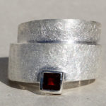 Art.-Nr. Ca-RS1537D Silberring 16 mm mit Granat 5x5mm | Wickel, auch in Gr. 62 reduziert! 47,50€
