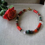 Collier Roxana Koralle, Chrysokoll, Bergkristall, Karneol, Perlmutt u.a., Acrylmagnetverschluss, 98,00€