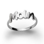 Art.-Nr. DUR-R5273 Ring "Moin" feiner kleiner Ring, als Mittelteil das Wort "Moin", alles aus rhodiniertem 925er Sterlingsilber. bis Gr. 62,