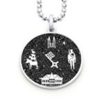 Art.-Nr. DUR-P3334 Runder Anhänger "Bremen 2" mit den Motiven der Stadt (Stadtmusikanten, Schlüssel, Roland, Dom und Rathaus) eingebettet in Lavasand und gefasst in poliertem 925er Sterling-Silber,