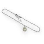 Art.-Nr. DUR-A1573 Diamantierte Kugelfußkette, rhodiniert mit einer runden, in Strandsand gebetteten Möwe, aus poliertem und rhodiniertem 925er Sterling-Silber, ca. 22,5 cm lang + 3 cm Verlängerungskette,