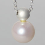 Art.-Nr. Ca- CS1714Q Silbercollier mit SWZ-Perle | Ball 10 mm SWZ-Perle inklusive Kette 45cm, 75,00€
