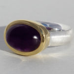 Art.-Nr. Ca-RS1201P Steinring mit vergoldeter Fassung, Amethyst ca.14x10 mm Cabochon, 177,00€