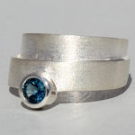 Art.-Nr. Ca-RS1606TL Silberring mit Topas london blue | Helix, 5 mm fac. Topas london blue, 95,00€