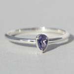 Art.-Nr. Ca-RS1630I.1 Silberring mit Iolith | Teardrop sparkle, 3 x 5 mm Iolith, 34,90€