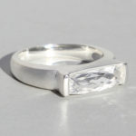 Art.-Nr. Ca-RS1721B Silberring mit Bergkristall" Stein: 5x15mm Ringschiene oben: 5,5mm Ringschiene unten: 3mm, 115,00€