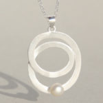 Art.-Nr. Ca- AS1670P "Silberanhänger "Windung"", 20x30 mm, ohne Kette, 53,90€