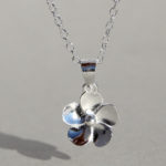 Art.-Nr. Ca- C1670P "Silberanhänger "Flower"" Maße: 9,5 m, Kette: 42+3 cm, 53,90€