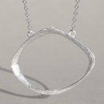 Art.-Nr. Ca- C1679P "Silberanhänger" Maße: 25x32 mm, Kette: 42+3 cm, 67,00€
