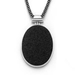 Art.-Nr.DUR-P4012 ANHÄNGER "LAVASAND" OVAL Ovaler, handgefertigter Anhänger gefüllt mit Lavasand und gefasst in rhodiniertem 925er Sterling-Silber.