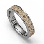 Art.-Nr. DUR-R5578 Ring "Marina" in Bandform, ausgefüllt mit Strandsand, aus rhodiniertem 925er Sterling-Silber,