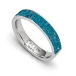 Art.-Nr. DUR-R5663 Ring "Marina" in Bandform, ausgefüllt mit blauem Steinsand, aus rhodiniertem 925er Sterling-Silber,