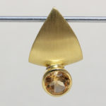 Art.-Nr. Ca-AS1747C Silberanhänger mit 8 mm Citrin, vergoldet, Maße: 27x16,5 mm, Steinmaß: 8 mm, ohne Kette, 147,00€