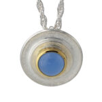 Art.-Nr. Ca- AS1767CH Silberanhänger mit 8mm Chalcedon, 18ct vergoldet, ohne Kette, Maße: 20 mm, Steinmaß: 8mm, 110,00€